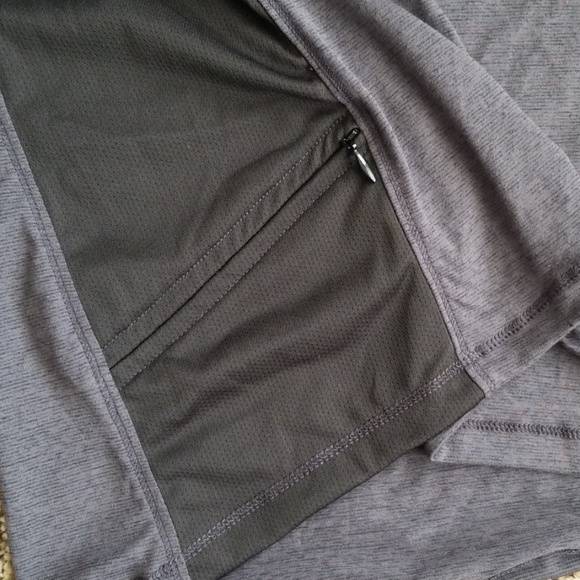 L.L.Bean work out top - Picture 2 of 4